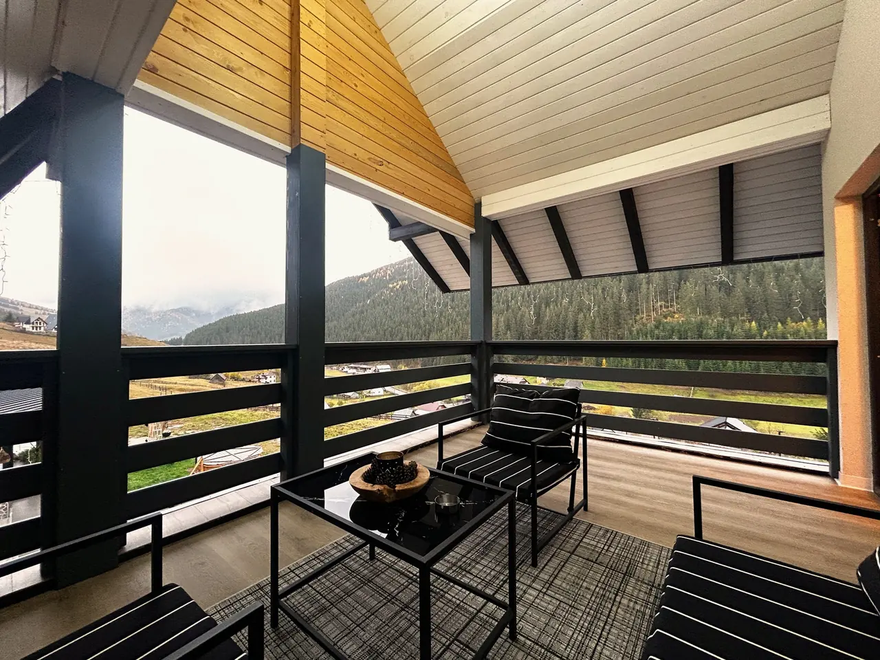 Valley View – terasa privată cu vedere spre vale